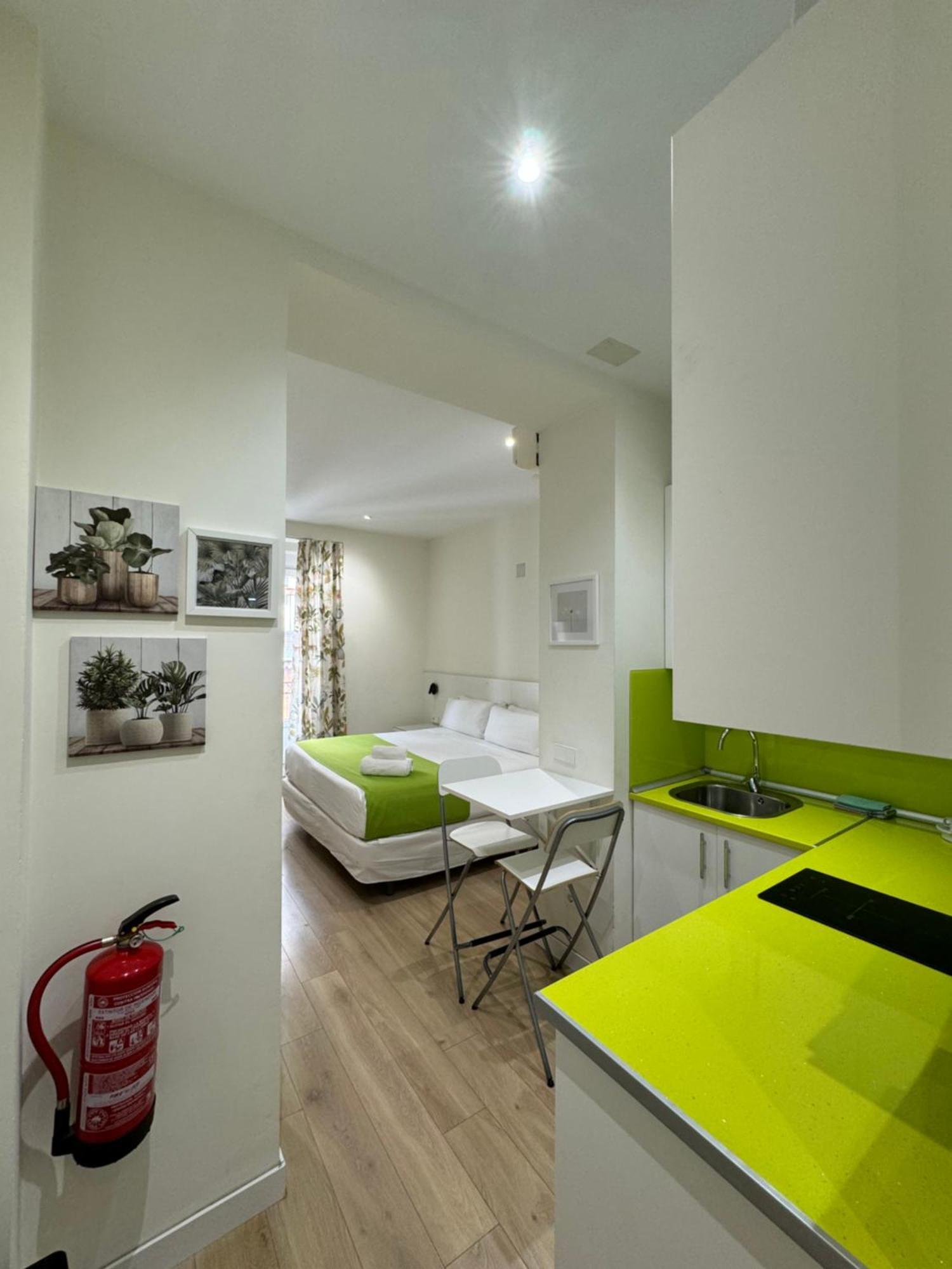 Apartamentos Apolo Madrid Extérieur photo