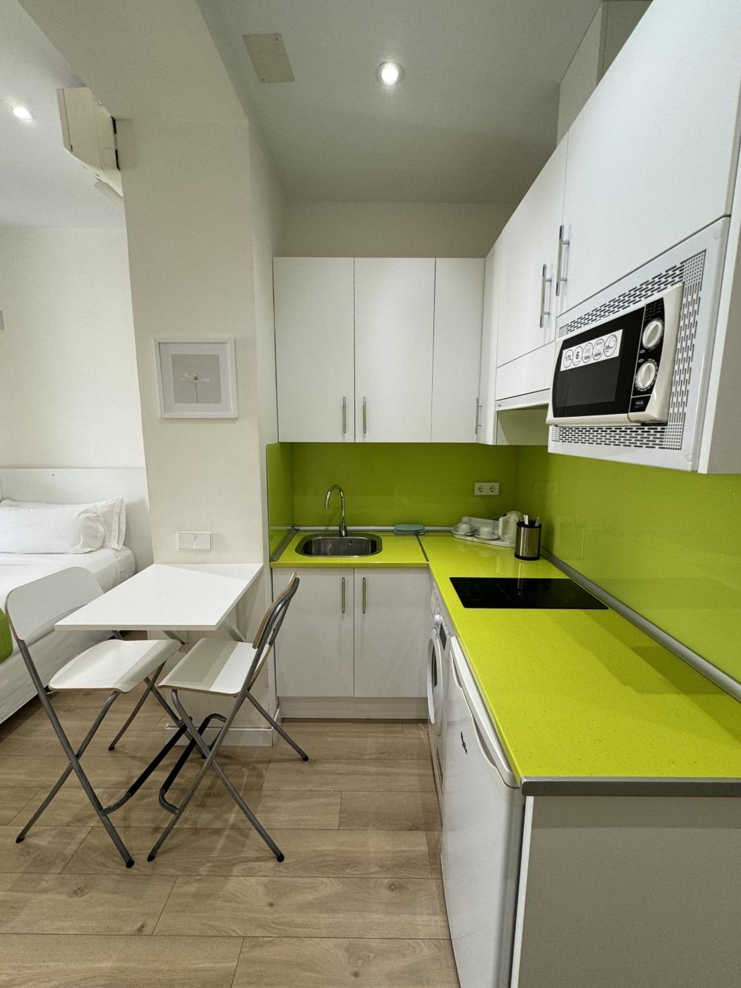 Apartamentos Apolo Madrid Extérieur photo