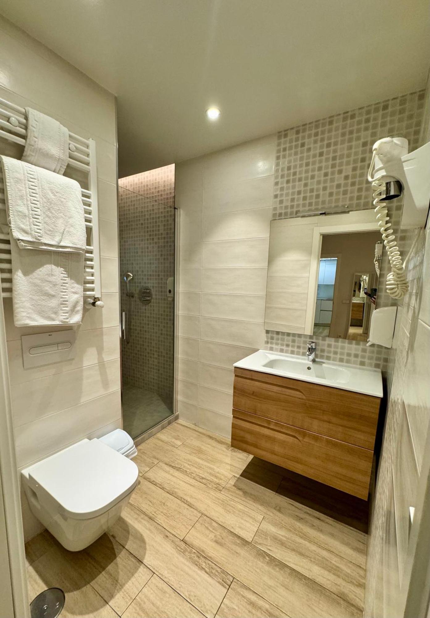 Apartamentos Apolo Madrid Extérieur photo