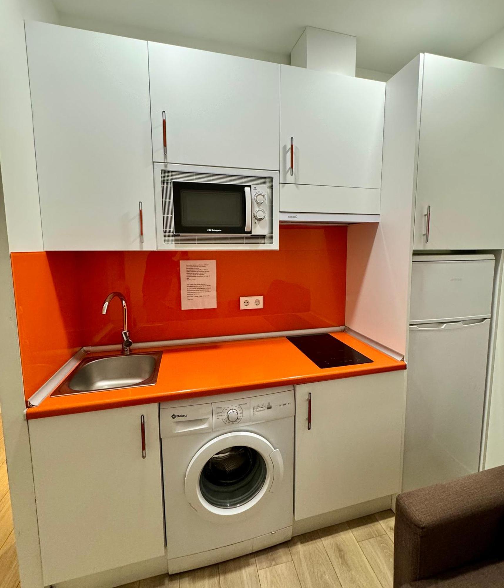 Apartamentos Apolo Madrid Extérieur photo