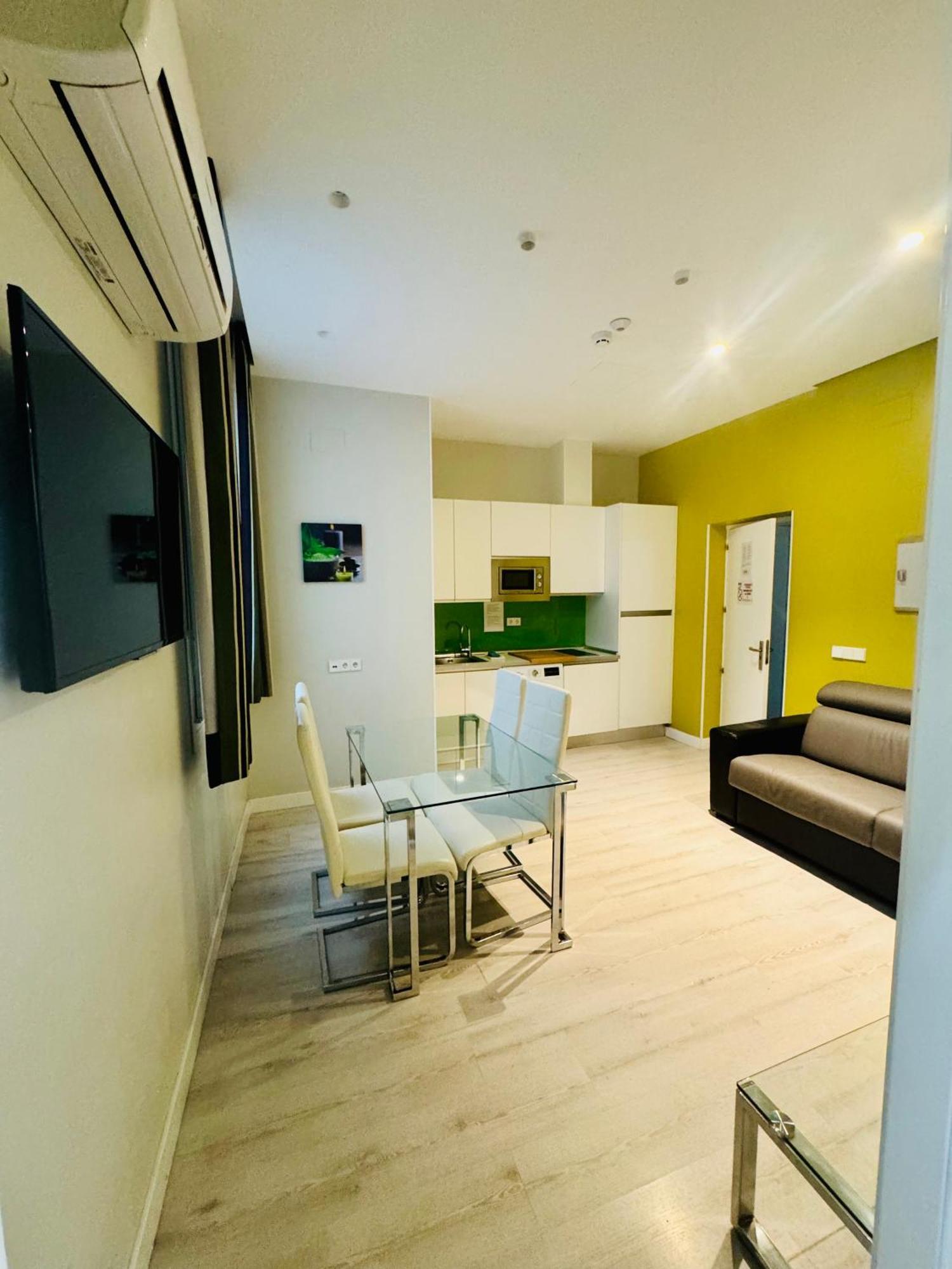 Apartamentos Apolo Madrid Extérieur photo