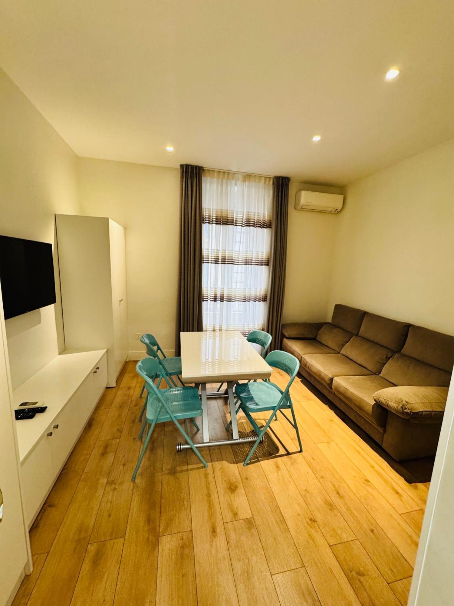 Apartamentos Apolo Madrid Extérieur photo